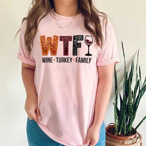 Wine, Turkey & Family Sweatshirt – Funny Thanksgiving Crewneck for Women